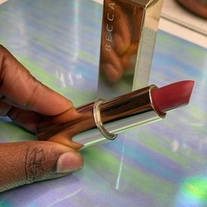 Becca Ultimate Lipstick Love in shade Sundae